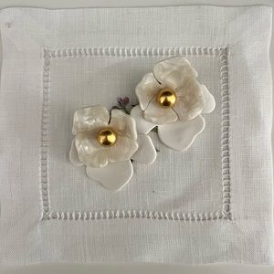 Tuckernuck flower earrings